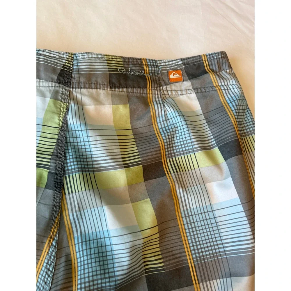 Quiksilver Plaid Board Shorts Mens Size 36 Cargo Pocket Swim Trunks Blue Gray